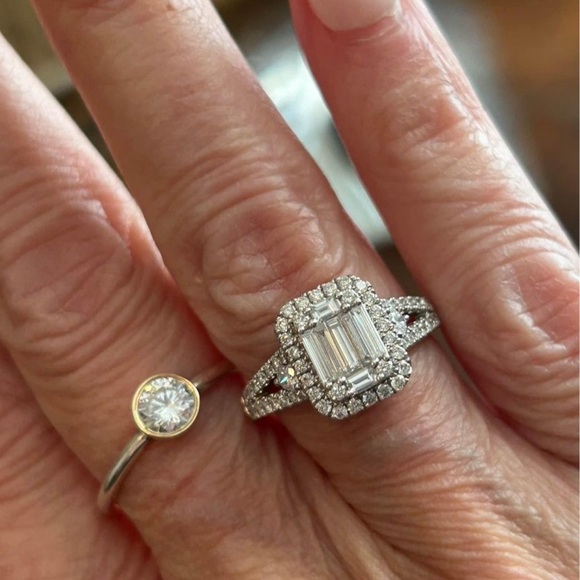 Gorgeous Emerald Cut Natural Diamond Ring size 5.5, 14K white gold, 1.22 carats - Picture 9 of 10